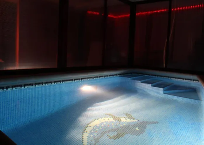 Vivienda De Estilo Rustico Con Piscina La Grana