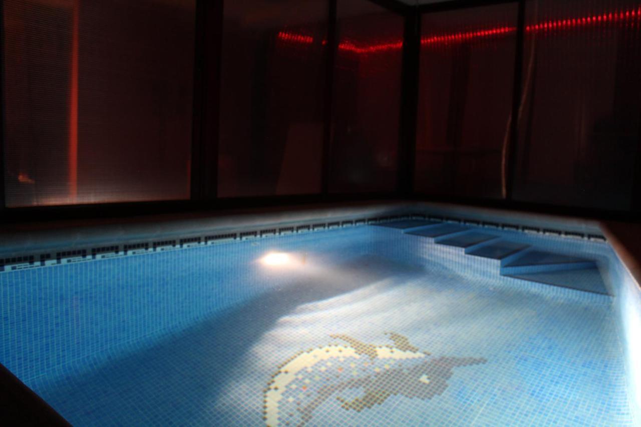 Vivienda De Estilo Rustico Con Piscina La Grana